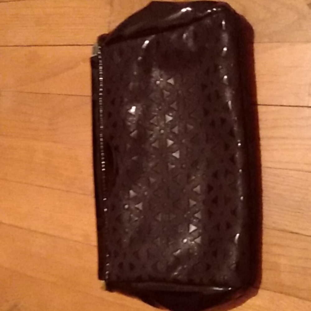 Black clutch